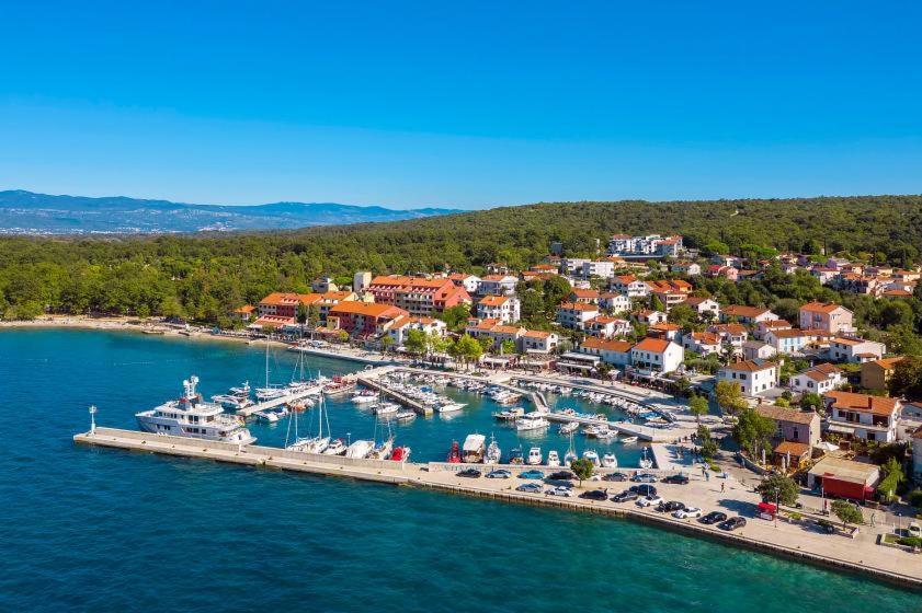 Centar Njivice Apartment Екстериор снимка